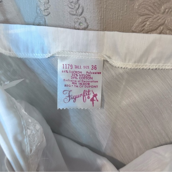 Elegant White Lace Trim Nightgown Vintage Figure Fit 36 New NWT - Picture 5 of 5